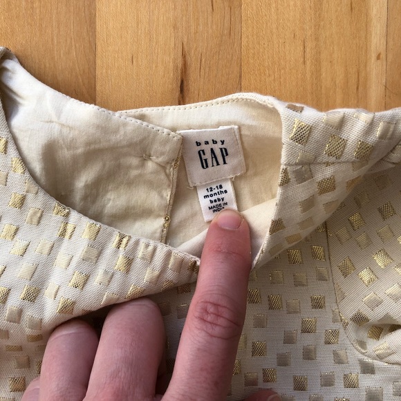 Two 12-18 month party dresses and shoes - Picture 11 of 12